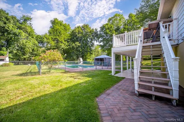 9 Van Vlack RD, Hopewell Junction, NY 12533