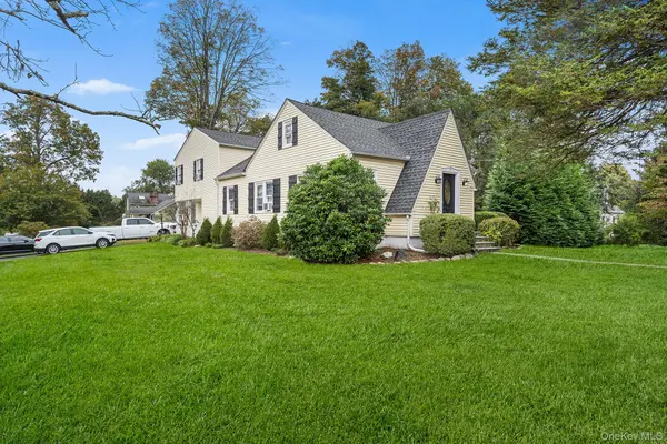 8 Raymond DR, Carmel, NY 10512