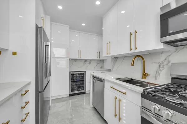 100-25 Queens BLVD #6E, Forest Hills, NY 11375