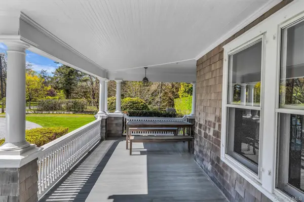 64 S Howells Point RD, Bellport Village, NY 11713