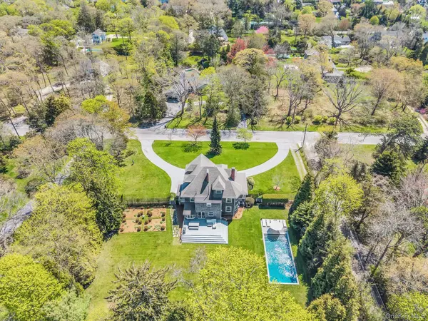 64 S Howells Point RD, Bellport Village, NY 11713