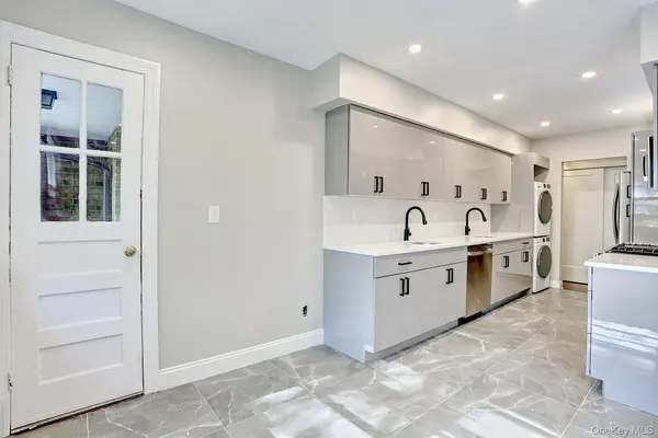 152 Kearsing Pkwy #E, Monsey, NY 10952