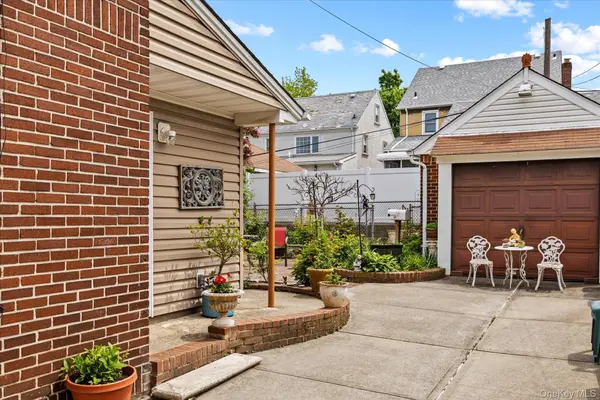 3221 168th ST, Flushing, NY 11358
