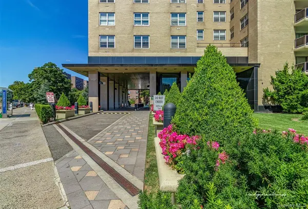 110-11 Queens BLVD #6M, Forest Hills, NY 11375