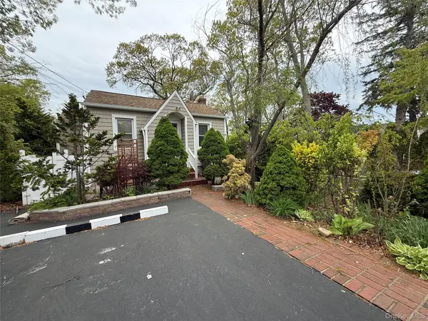 26 Long Beach DR, Sound Beach, NY 11789