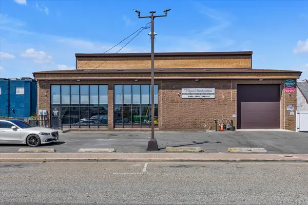 312-314 Woodcleft AVE, Freeport, NY 11520