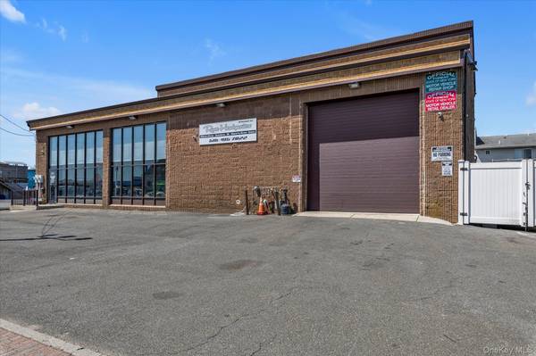 312-314 Woodcleft AVE, Freeport, NY 11520