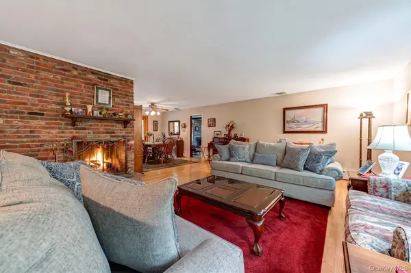 118 Harbor RD, Saint James, NY 11780