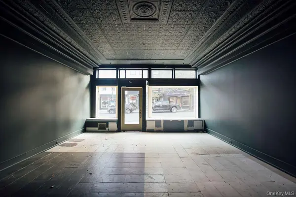 609 Warren ST #Ground Floor, Hudson, NY 12534