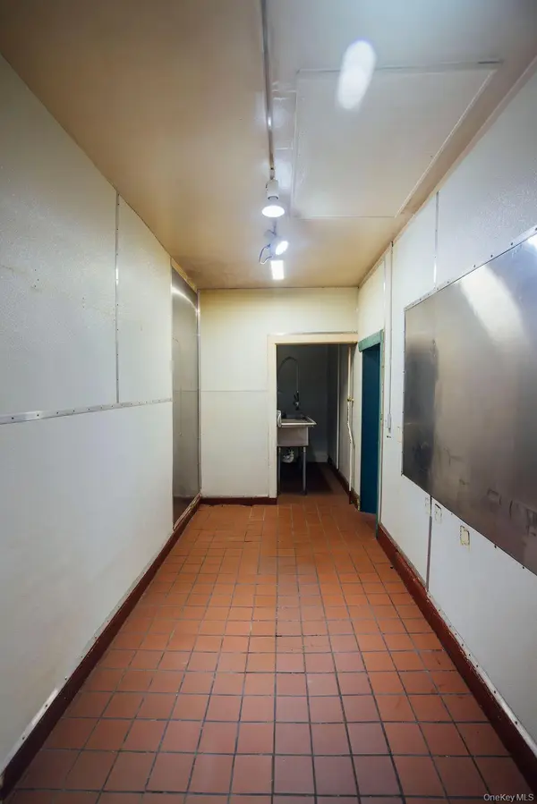 609 Warren ST #Ground Floor, Hudson, NY 12534