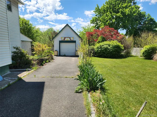 34 Oakland ST, Hempstead, NY 11550