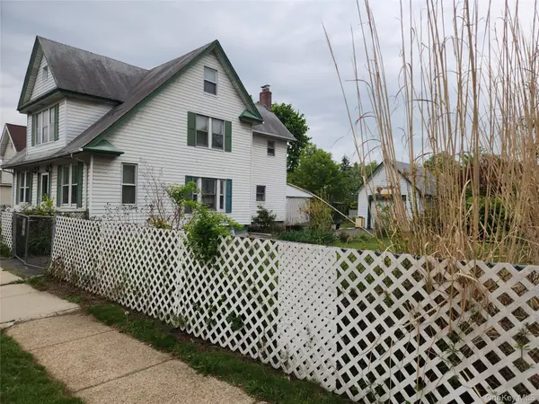 34 Oakland ST, Hempstead, NY 11550