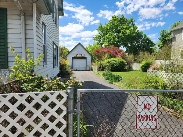 34 Oakland ST, Hempstead, NY 11550