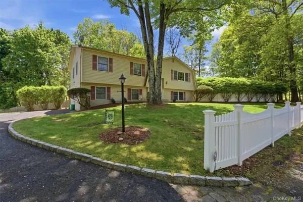 10 Sabin DR, Airmont, NY 10901