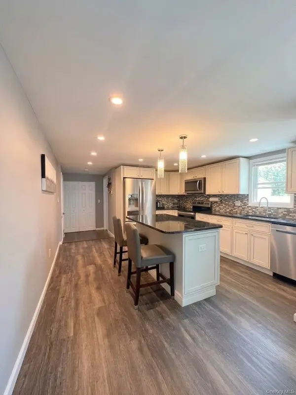 1004 N Broadway, Massapequa, NY 11758