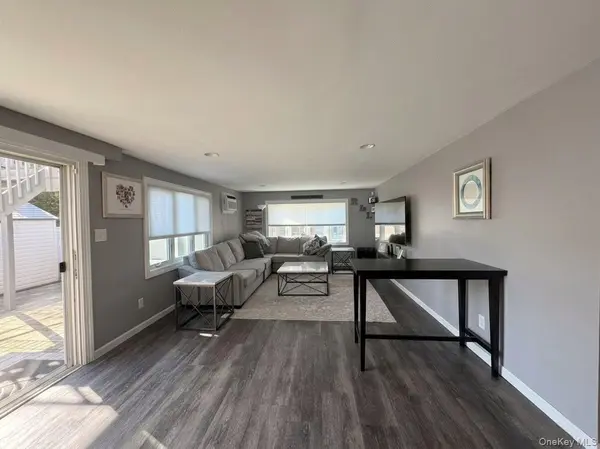 1004 N Broadway, Massapequa, NY 11758