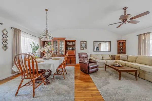 111 Chapel Hill DR, Brentwood, NY 11717
