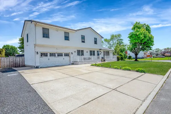 111 Chapel Hill DR, Brentwood, NY 11717