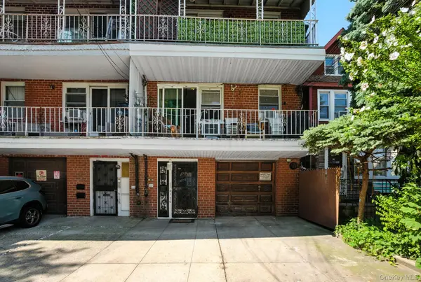 61-26 Booth ST, Rego Park, NY 11374