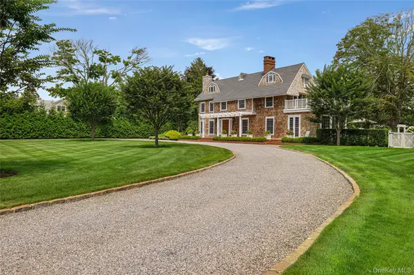 92 Beach LN, Westhampton Beach, NY 11978