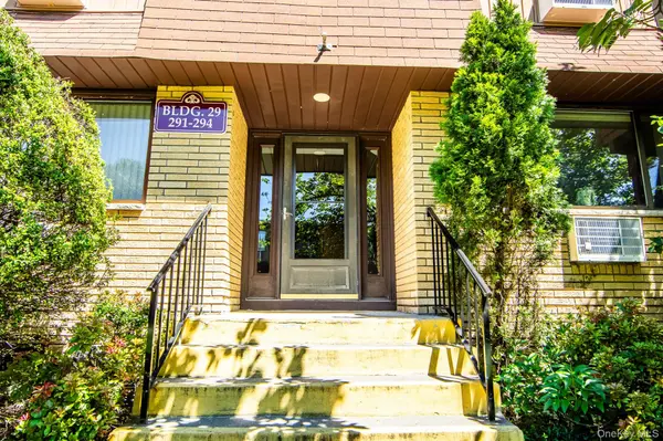 292 Richard CT #292, Pomona, NY 10970