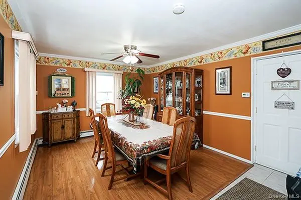 56 Haven LN, Levittown, NY 11756