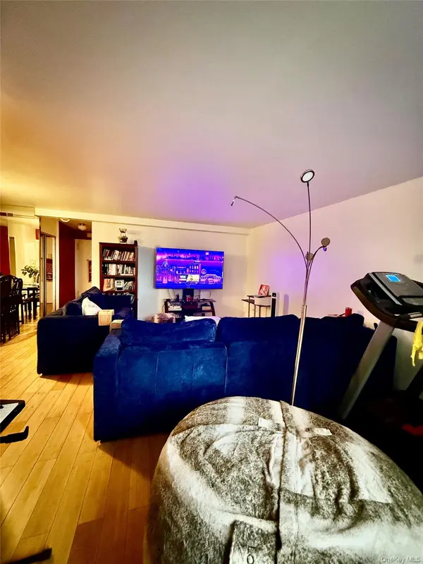 61-20 Grand Central Pkwy #B 708, Forest Hills, NY 11375