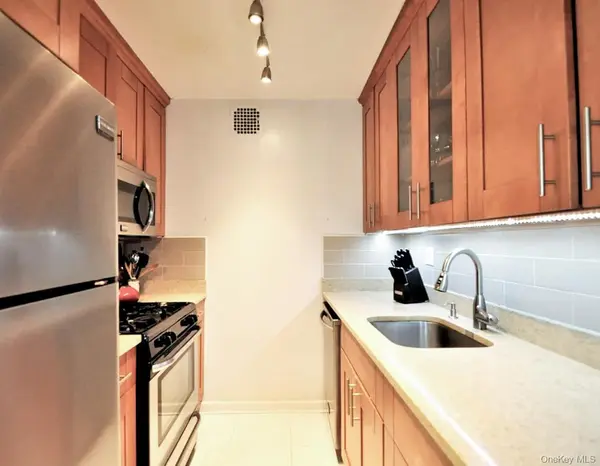 11818 Union TPKE #6E, Kew Gardens, NY 11415