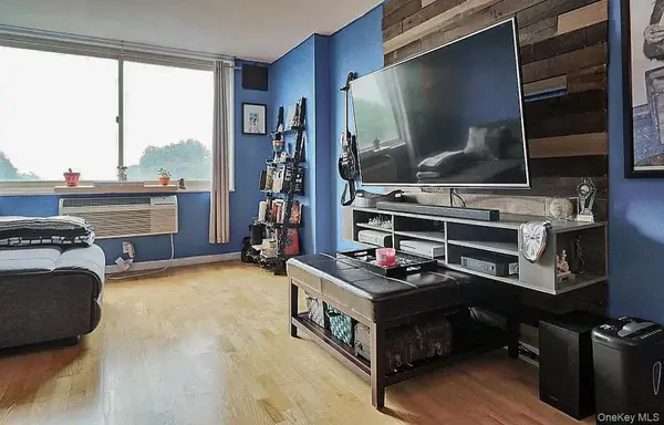 11818 Union TPKE #6E, Kew Gardens, NY 11415