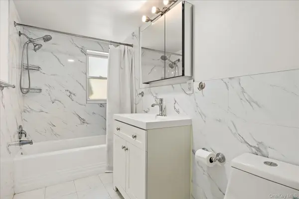 2067 32nd ST, Astoria, NY 11105