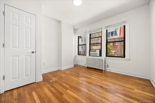 2067 32nd ST, Astoria, NY 11105
