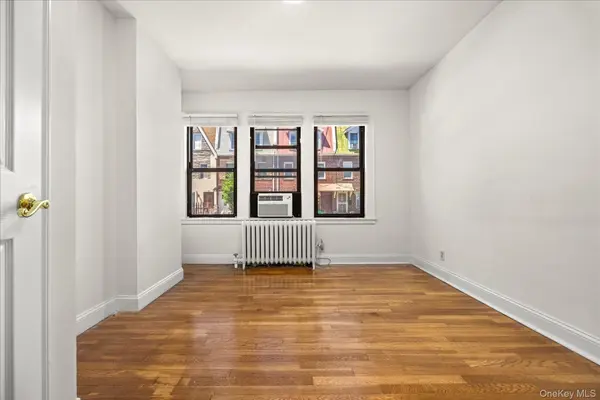 2067 32nd ST, Astoria, NY 11105