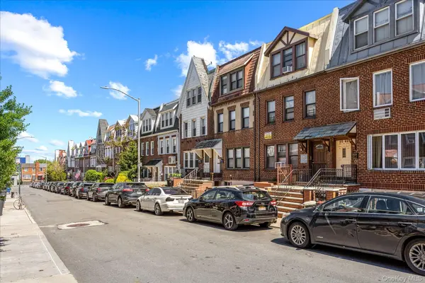 2067 32nd ST, Astoria, NY 11105