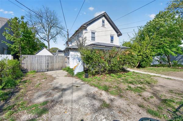 95 Rose AVE, Roosevelt, NY 11575