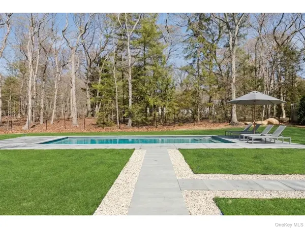 135 Pembroke DR, East Hampton, NY 11937