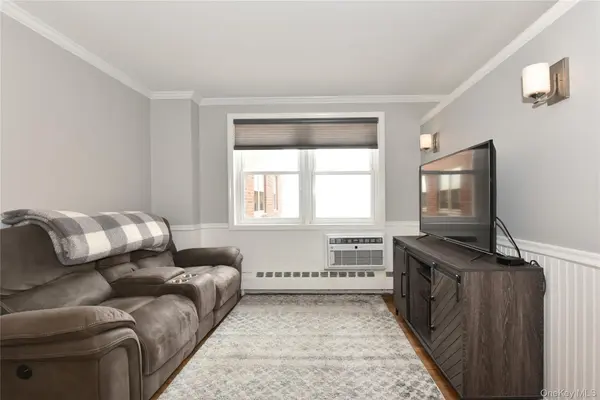 370 W Broadway #4Y, Long Beach, NY 11561