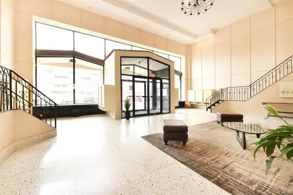 370 W Broadway #4Y, Long Beach, NY 11561
