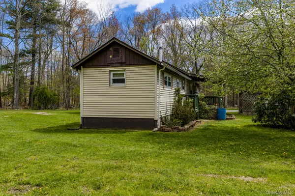 88 W Peenpack TRL, Sparrowbush, NY 12780