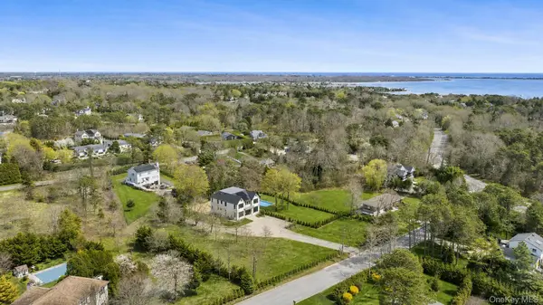 14 Ridge RD, Southampton, NY 11968
