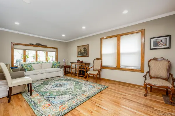88-68 Commonwealth BLVD, Bellerose, NY 11426