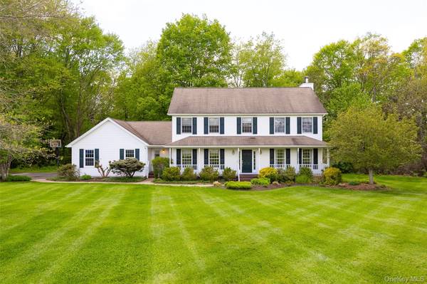 76 Rockledge DR, Pleasant Valley, NY 12569