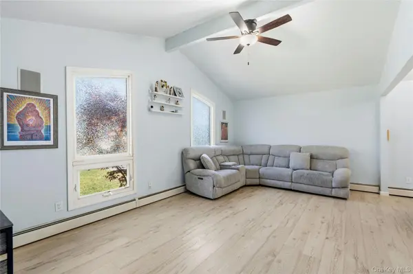 82 Robinwood DR, Mastic Beach, NY 11951