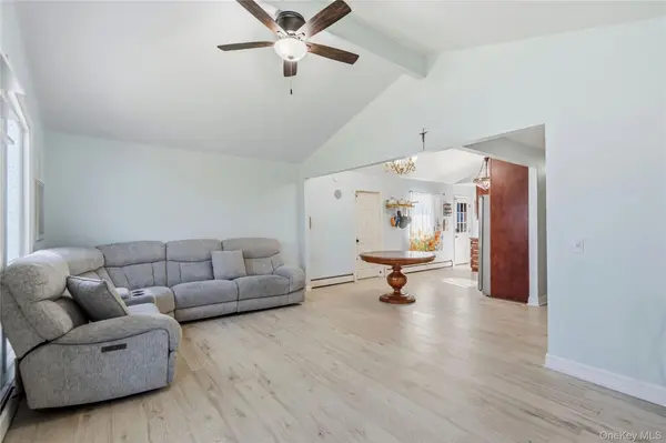 82 Robinwood DR, Mastic Beach, NY 11951