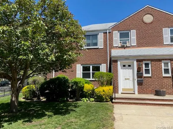260-18 75th AVE #1st fl, Glen Oaks, NY 11004