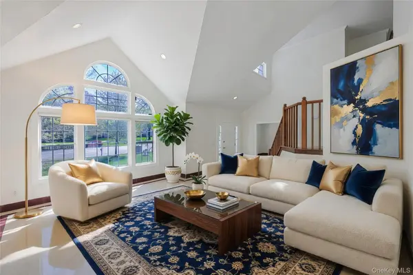 3 Sander CT, Middle Island, NY 11953