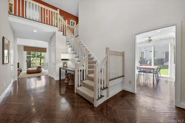 9 Easthaven LN, White Plains, NY 10605