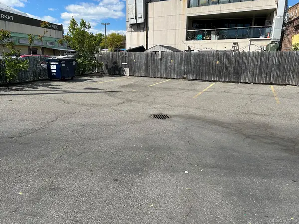 16024 Northern BLVD, Flushing, NY 11358