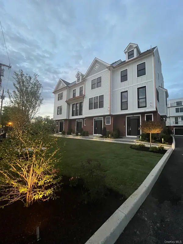 32 Andrews LN, Sleepy Hollow, NY 10591