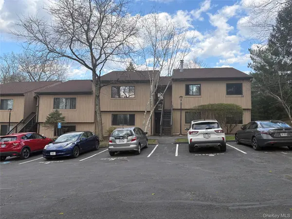 3907 Wild Berry CT, Poughkeepsie, NY 12603