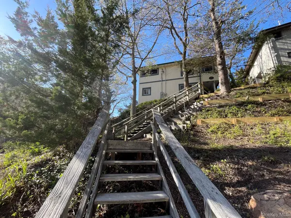 1834A Edwards AVE, Baiting Hollow, NY 11933